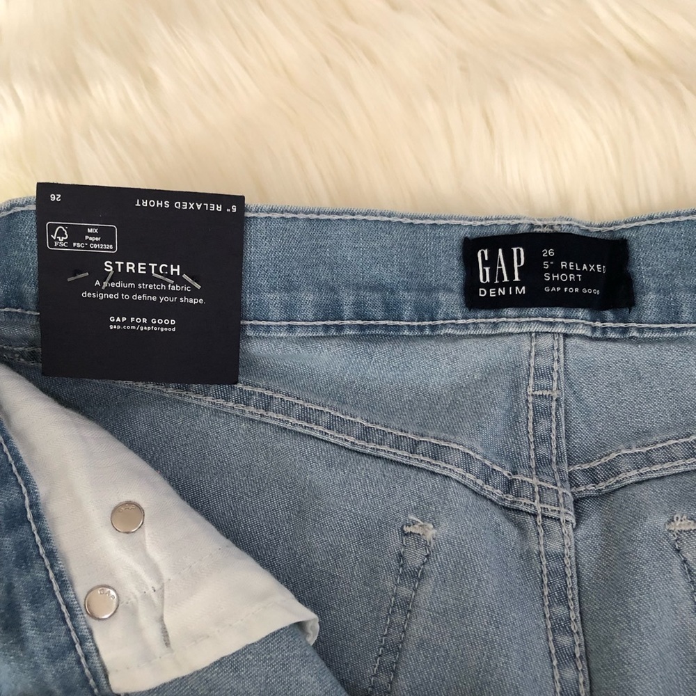 Gap Denim Stretch Mid Rise 5” Raw Hem Shorts NWT - Picture 7 of 8